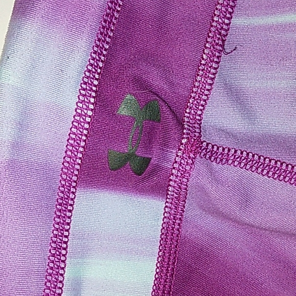 EUC Women's Under Armour Purple Ombre Athletic stretch Capri pants - Picture 6 of 12